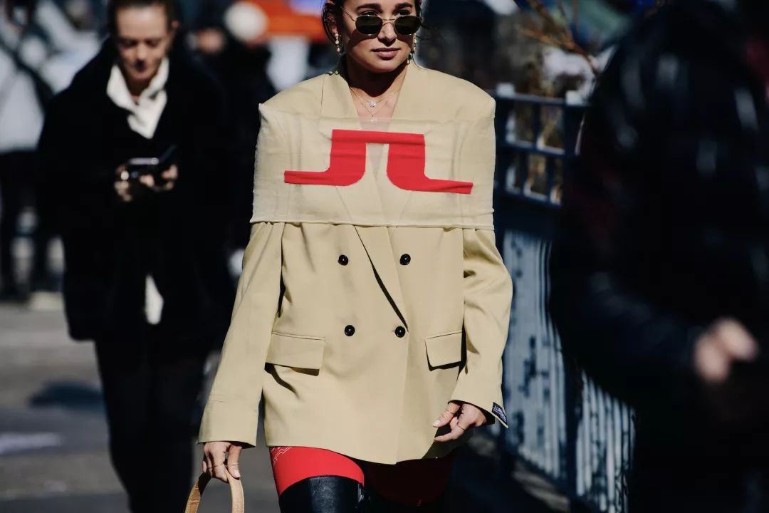 为什么有时候妖艳jian货和时装精仅有一线之隔？