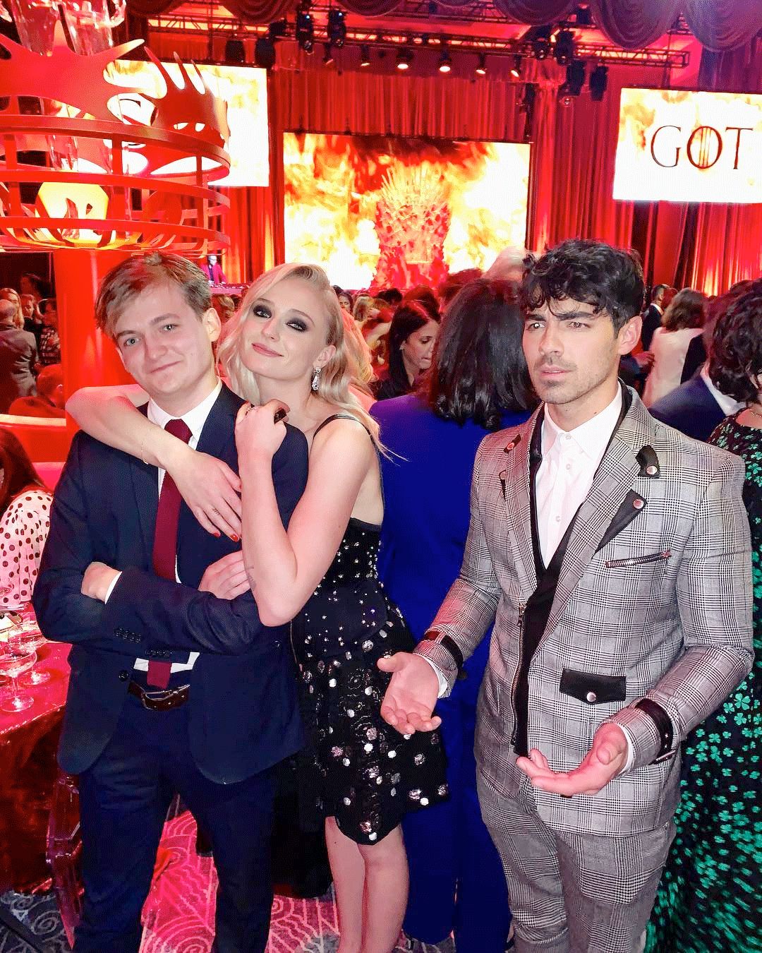 《权力的游戏》最后一季来了，全世界都在怎么嗨？