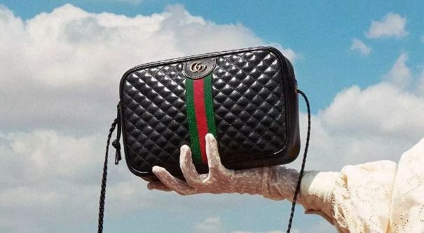 被毁掉奢侈品的女孩,女孩被口红毁掉的图片