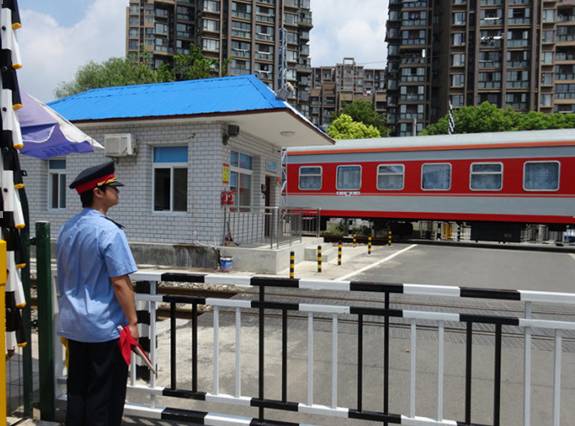 藏不住就公开吧，我们是这样的铁路工务妹子