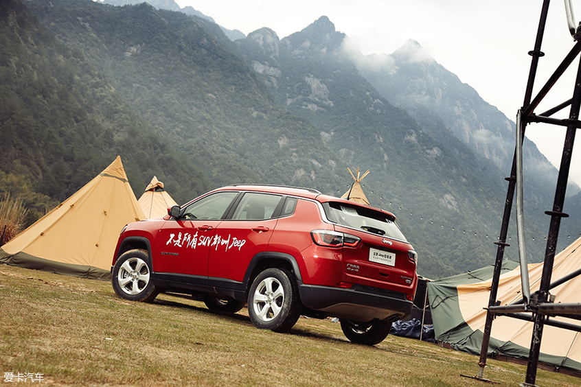 全新jeep指南者四缸1.3t介绍,四驱强油耗高测试新款jeep指南者