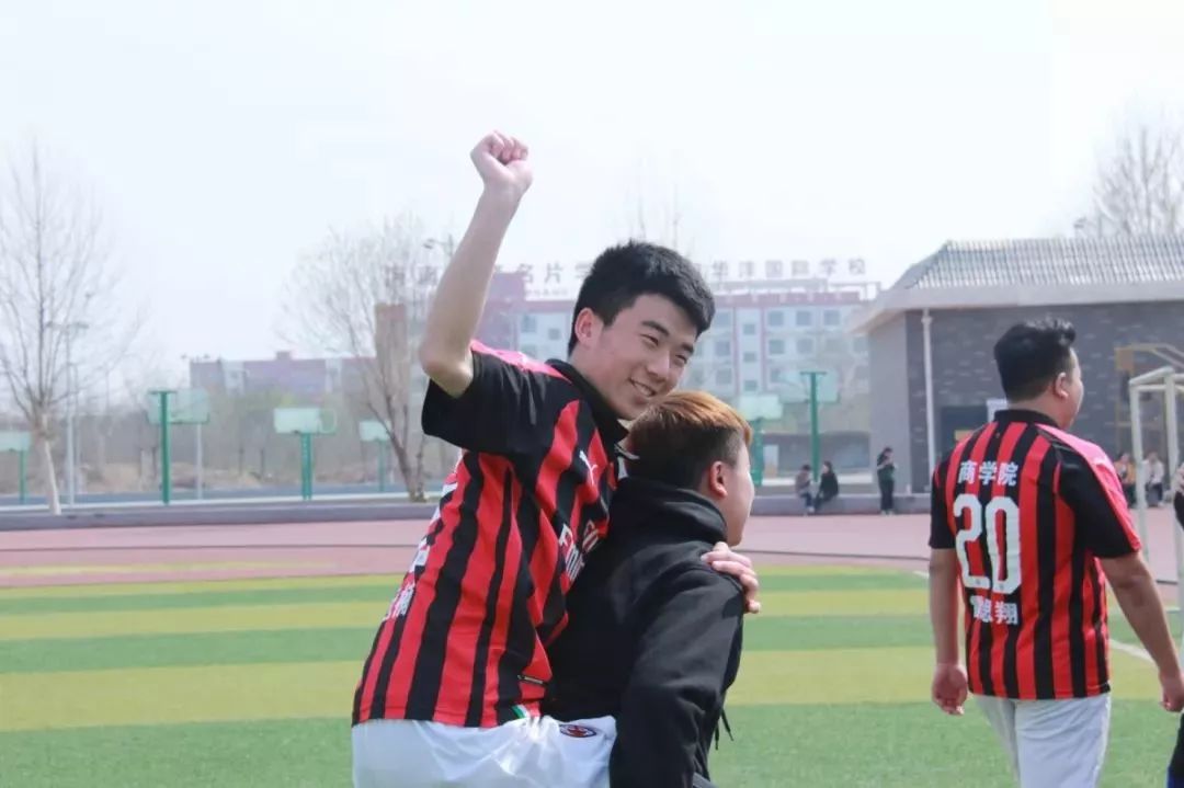 我们只是一群热爱足球的少年,我们这十年足球少年