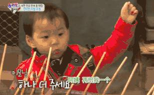 一熬夜吃辣就长毛囊炎,一熬夜一吃辣就长痘痘