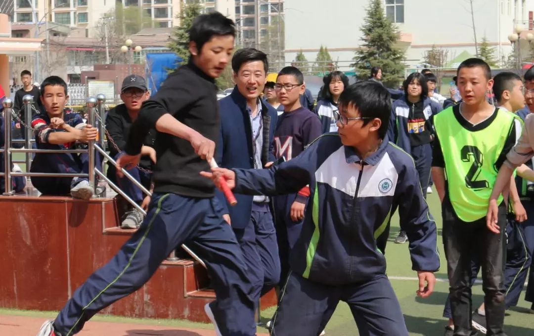 定格精彩瞬间彰显体育精神,丹棱中学60届田径运动会精彩瞬间