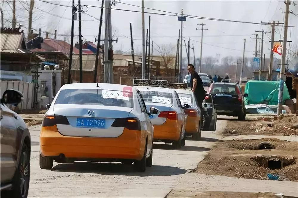 寻找5岁失踪女孩悬赏20万元仍有效,数百人搜救失联女童视频