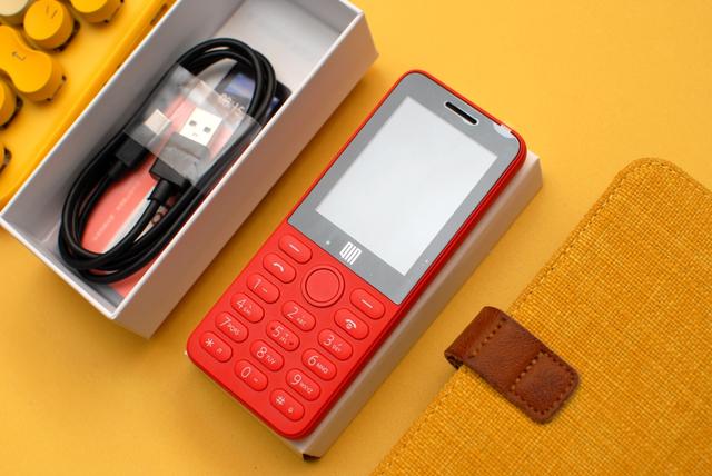 给父母选什么样的手机？多亲QF9电话了解一下