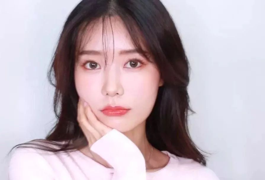 讲干货|软妹or御姐？一块腮红切换妆面风格，做春天最靓的小姐姐～