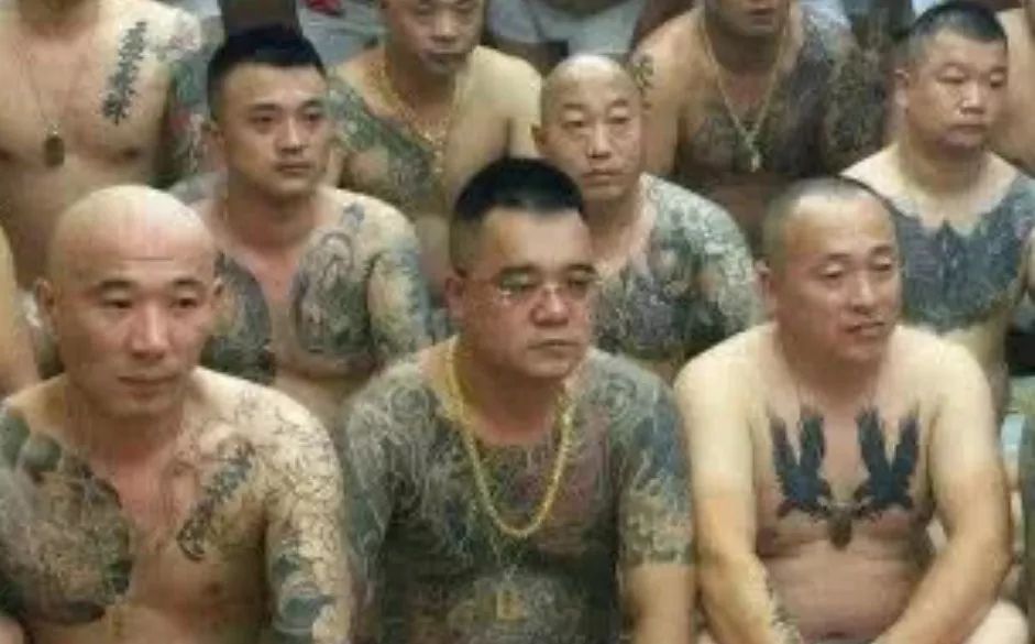 银链子和金链子风格区别,金链子还是银链子好