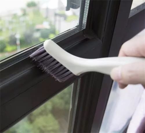 外边带护栏挡着的玻璃窗如何擦拭,窗户玻璃怎么擦才能擦干净