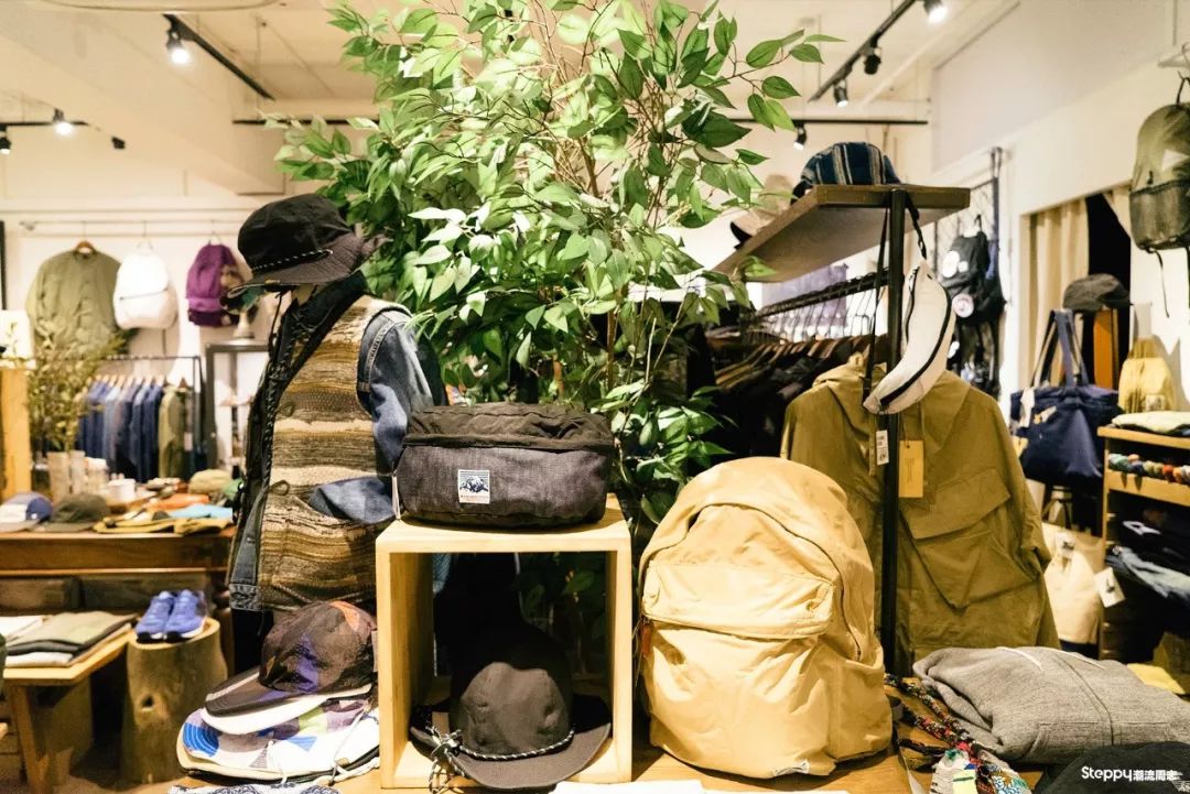 香港一家“户外选货店”店主跟我说：我就想做“无法定义”的风格