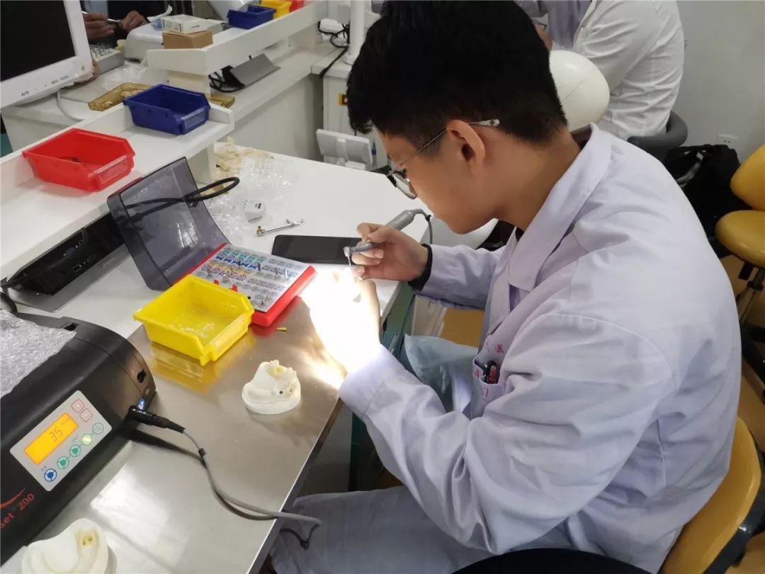 口腔种植零基础培训实操,口腔种植手术课程