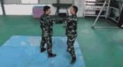 陆军兵哥哥教防身,兵哥哥教你一套防身术