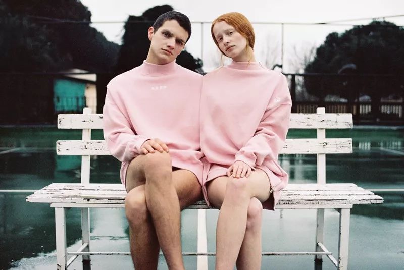 寻觅一些韩国服饰品牌换换口味？那我们不如从球鞋入手吧~