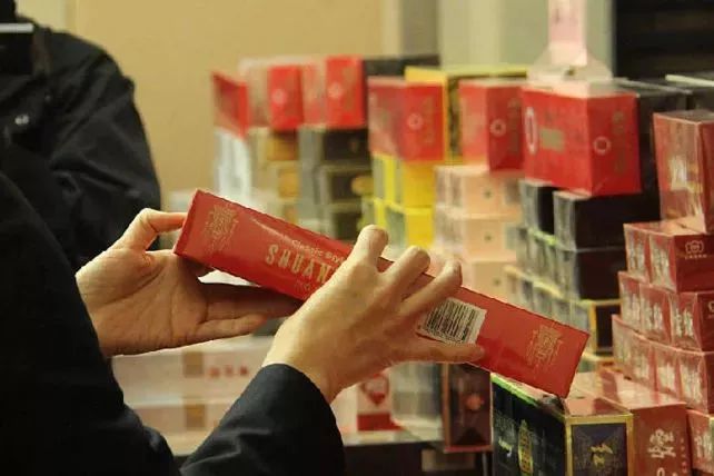 利群软中华最新价格表和图片,整条的软中华多少钱一条