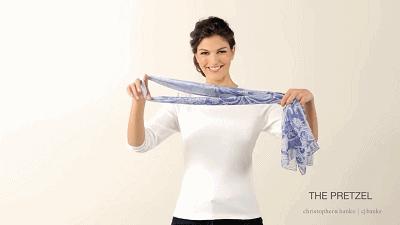 春天方丝巾怎么系好看,丝巾这样系简单时尚又清爽