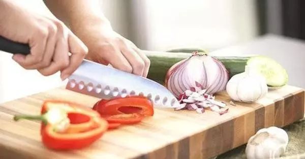 被辣椒辣到眼睛旁边皮肤怎么办,被辣椒辣到了眼睛怎么办