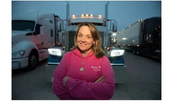 看直播卡车司机,卡车司机路上直播