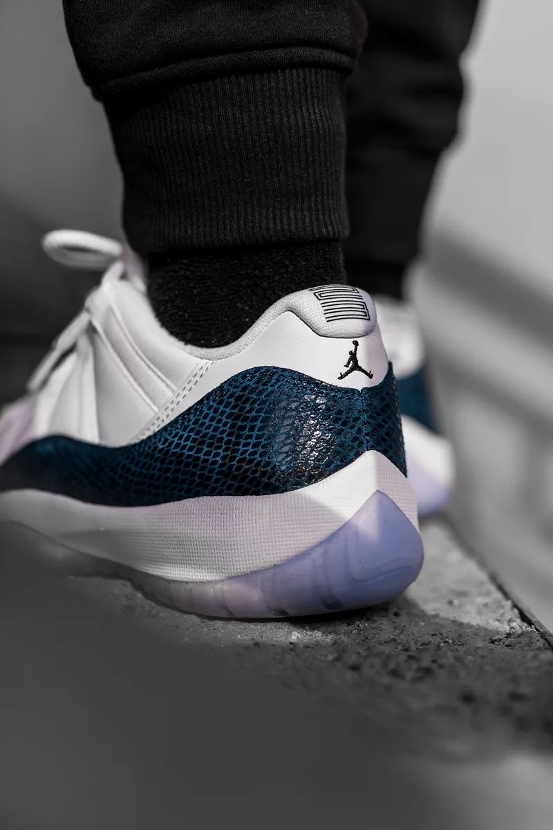 airjordan11low黑红测评,airjordan11lowwhitebred上脚图