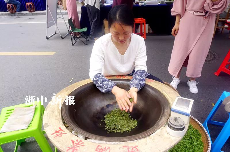 来杯谷雨茶？爱喝茶的小姐姐颜值都不低哟！