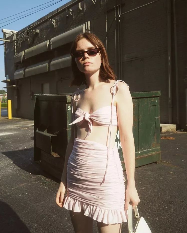 内衣的多种穿搭,夏天的内衣怎么穿才优雅显瘦舒服