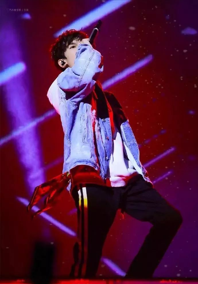 因为偶像变成了最好的自己,偶像应该成为更多人的力量