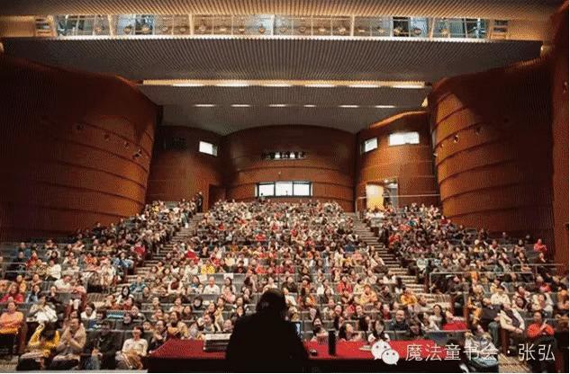 “魔法Auntie”张弘:做童心世界的点灯人,以专业和勇气远离阅读“爆款”|我的城·讲述