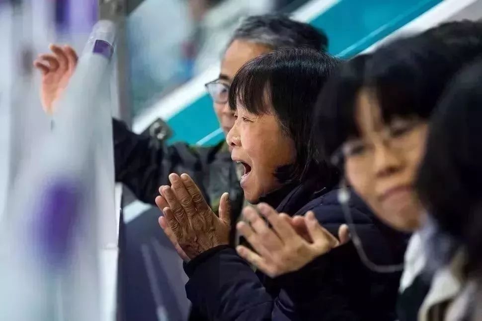 妈妈给孩子报了17个兴趣班,妈妈给孩子报超多兴趣班