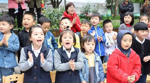 县直幼儿园举行足球嘉年华活动,信阳市中小学足球联赛