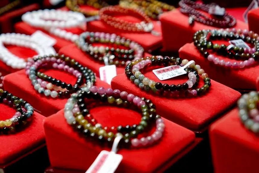 【双节钜惠】昌吉500个和田玉挂件免费送！和田玉低至三折起，进店即有好礼相赠！