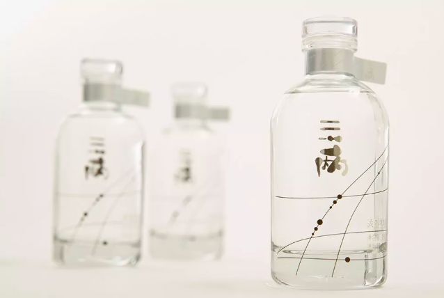 别感叹空留遗憾，趁现在带上好酒陪父亲喝两杯