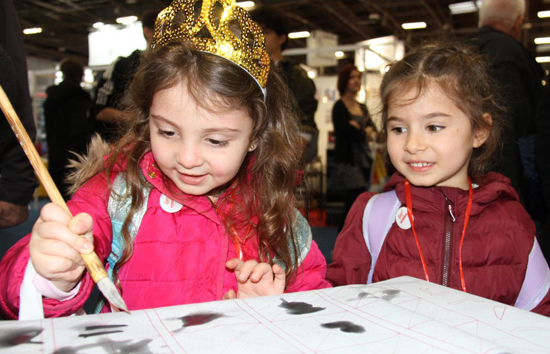 老外学习中国书法,当歪果仁爱上中国戏