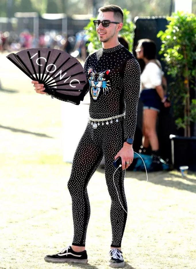 据说美国最骚的仔们都来这片沙漠里开趴