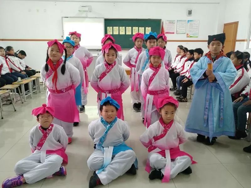 春风十里，不如书香拂面！“世界读书日”读点啥？来看看经开区各校