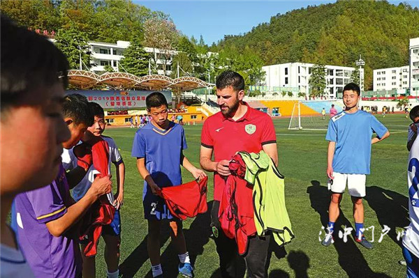 留坝县中学足球队员,留坝校园足球