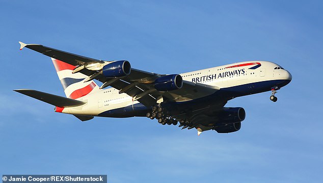 英国女星劝人不坐飞机、吃牛肉，自己却在头等舱大快朵颐，被嘲“两面派”还振振有词