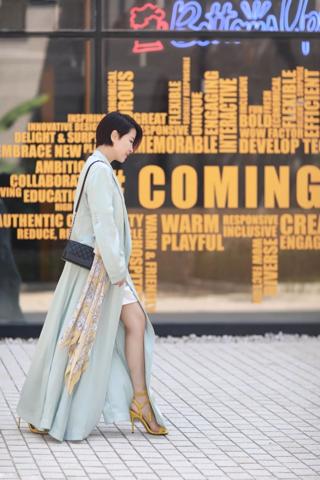 丝巾的各种造型女,一条丝巾美出万千风情