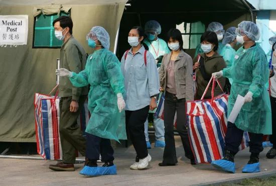 家里有小飞虫和蟑螂,家里装了纱窗还是有小蚊子能进来