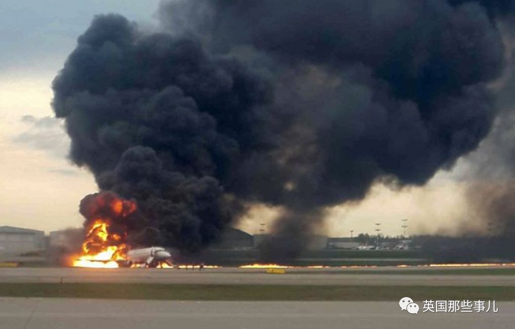 俄航迫降起火原因,俄航机长迫降起火视频