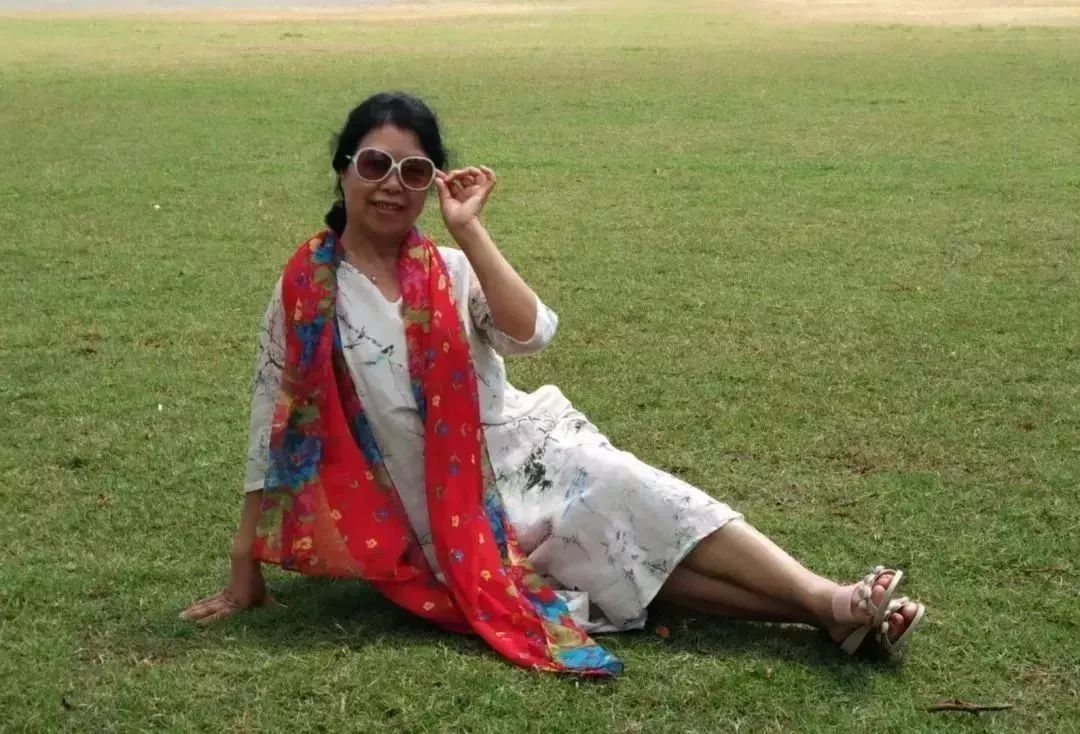 中国大妈旅游拍照标准动作视频,中国大妈拍照十大姿势