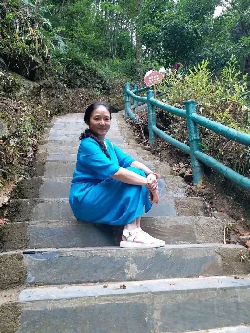 中国大妈旅游拍照标准动作视频,中国大妈拍照十大姿势