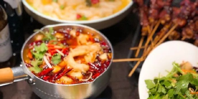 【吃在大连】Emmmm,臭豆腐烤鱼,味道比想像的要更激烈!