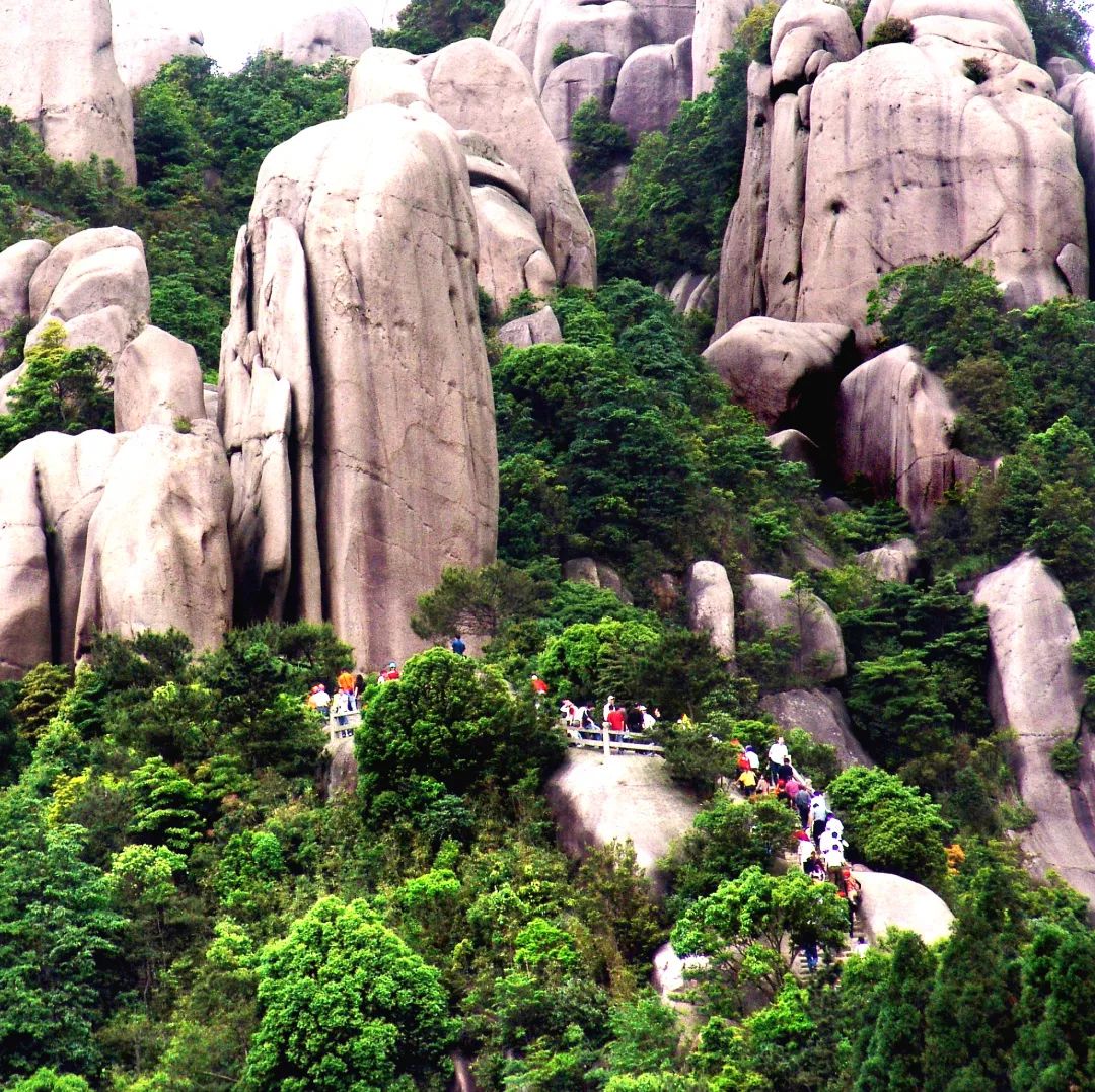 有海上天湖佛国仙都之美誉的城市,游玩一座神奇山