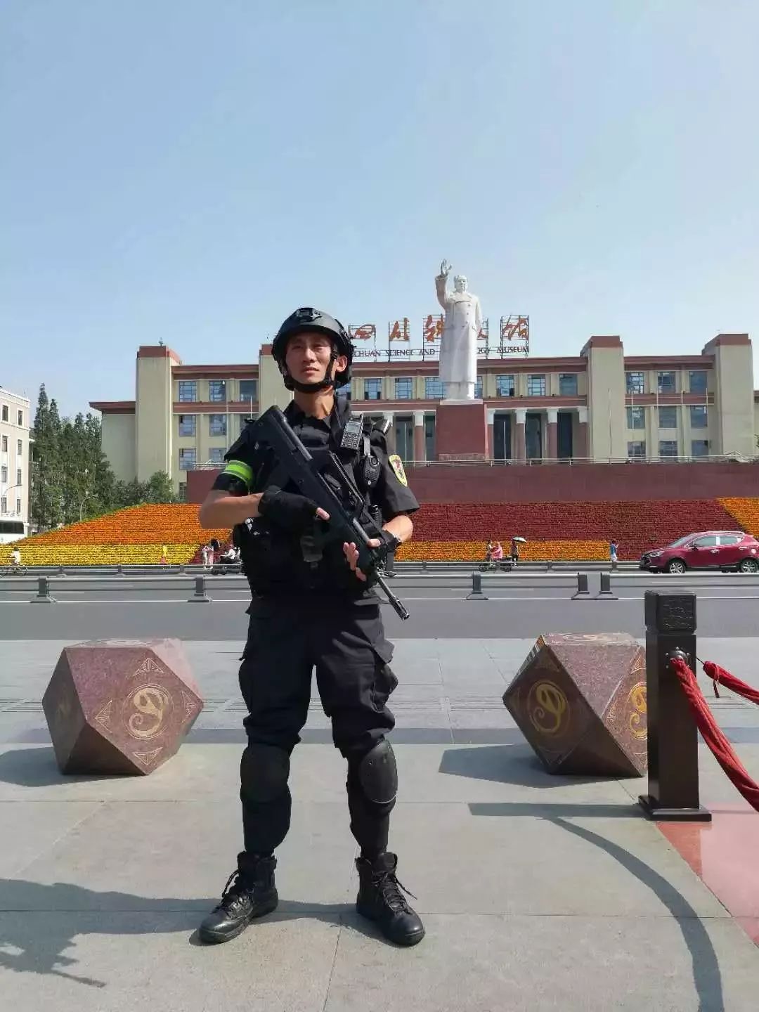 成都市公安局特警支队,成都特警深夜检查