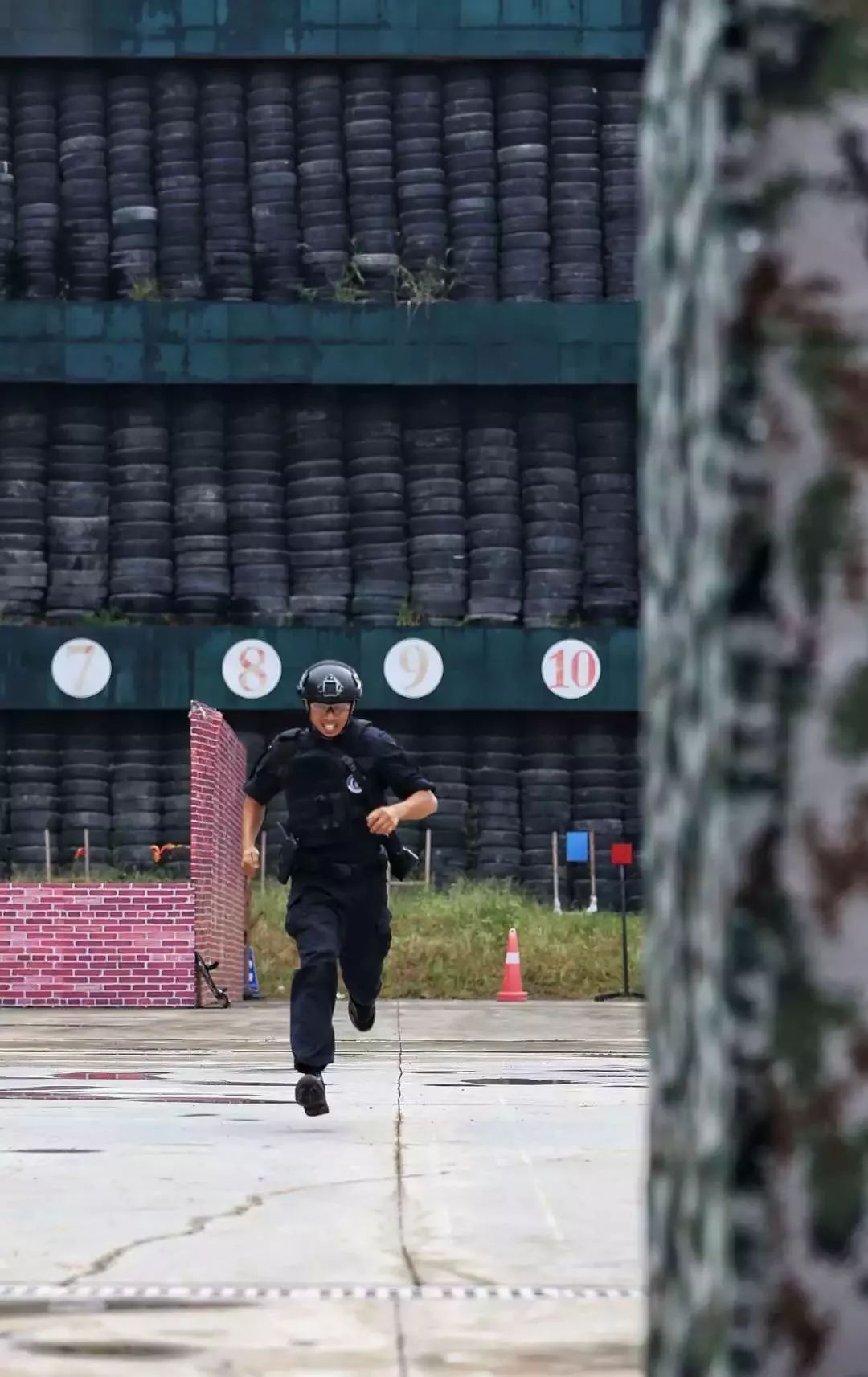 成都市公安局特警支队,成都特警深夜检查