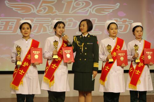 护士节表彰大会致敬老前辈,护士节表彰满三十年护士