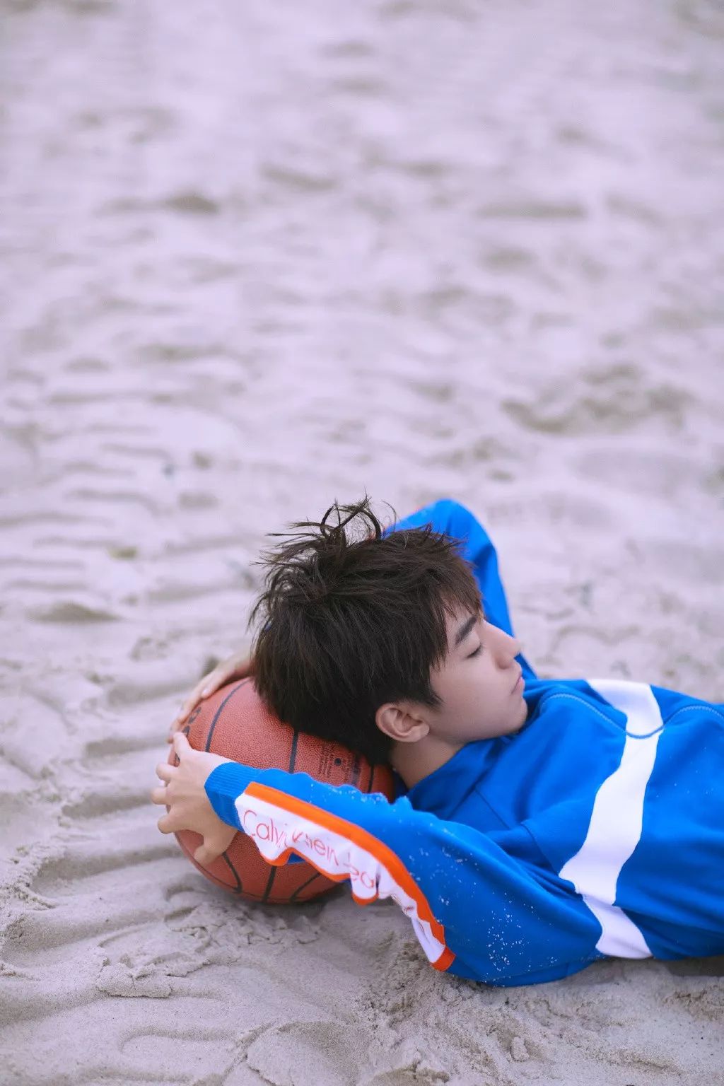 青春这个东西一文不值,青春这东西好像怎样看都会被辜负