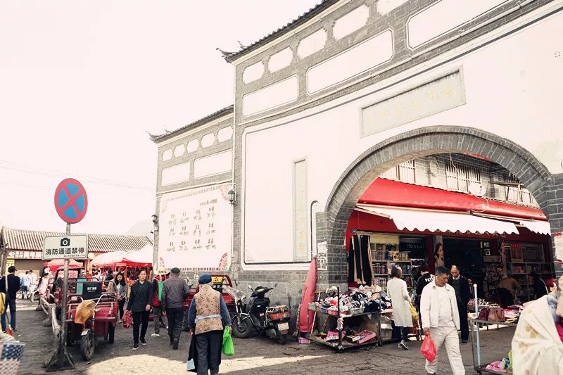 从丽江到茨中:菜场买恶魔果实、修道院酿酒士、高原油泼面……开启了无数的第一次|香格里拉环线(上)