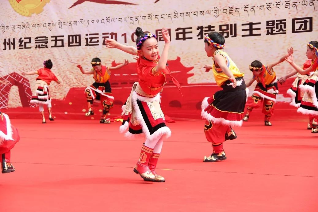 青春心向党建功新时代团会,青春向党奋进新征程主题团日活动