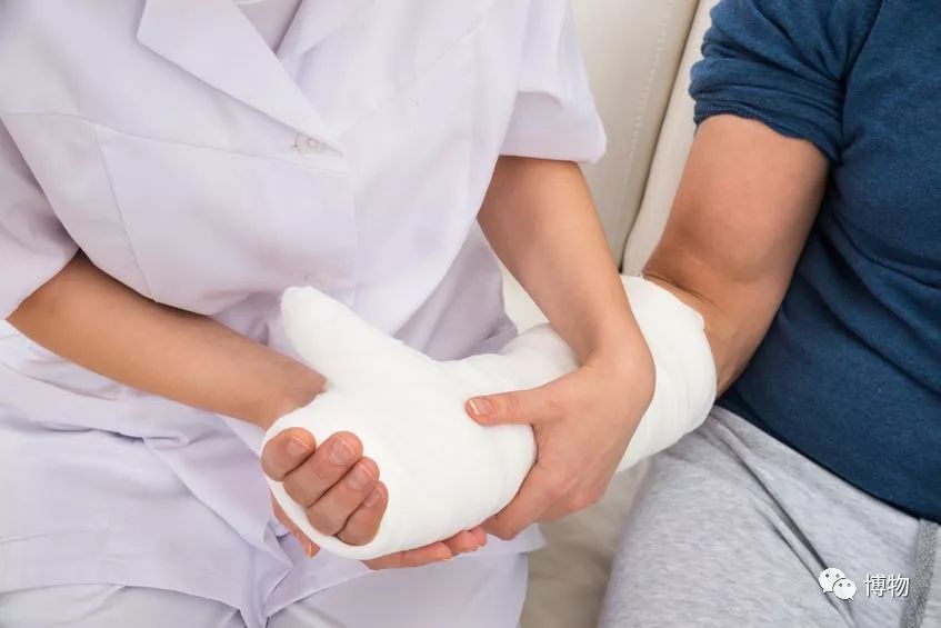 脑子进水了后悔不,脑子进水了掉井里