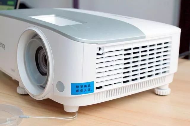 预告：明基新款智能家用色准投影仪，AI智能语音加持，在家打造专业影院在线学习娱乐中心